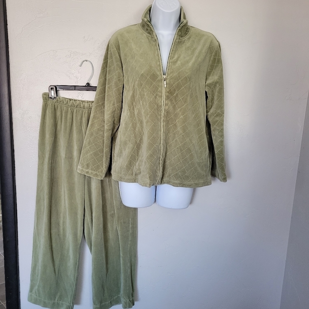 Dressbarn Women's Medium Light Green Velour Track Suit Two Piece Outfit Set Pant